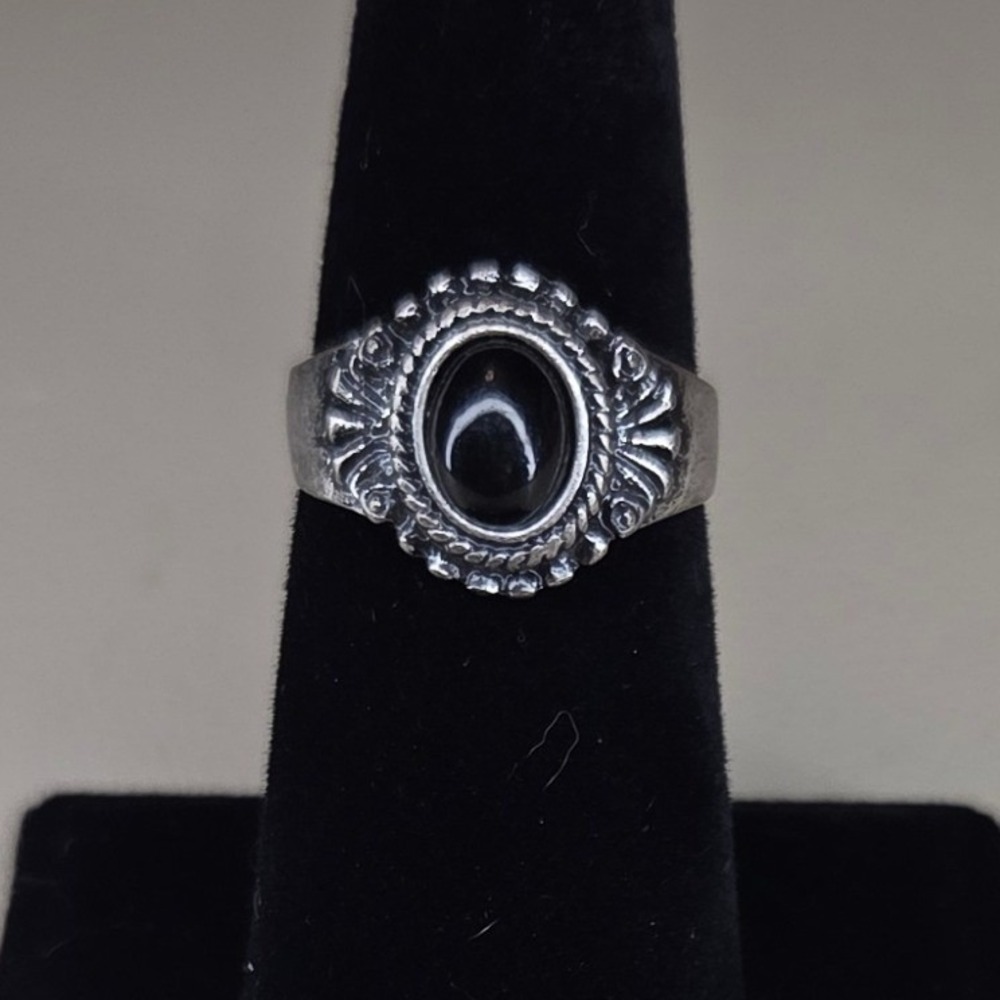 Silver Tone Black Oval Cabochon Ornate Rope Border Ring Size 6.5 0419